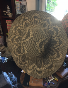 chiner à l'isle sur la sorgue Chapeau en dentelle